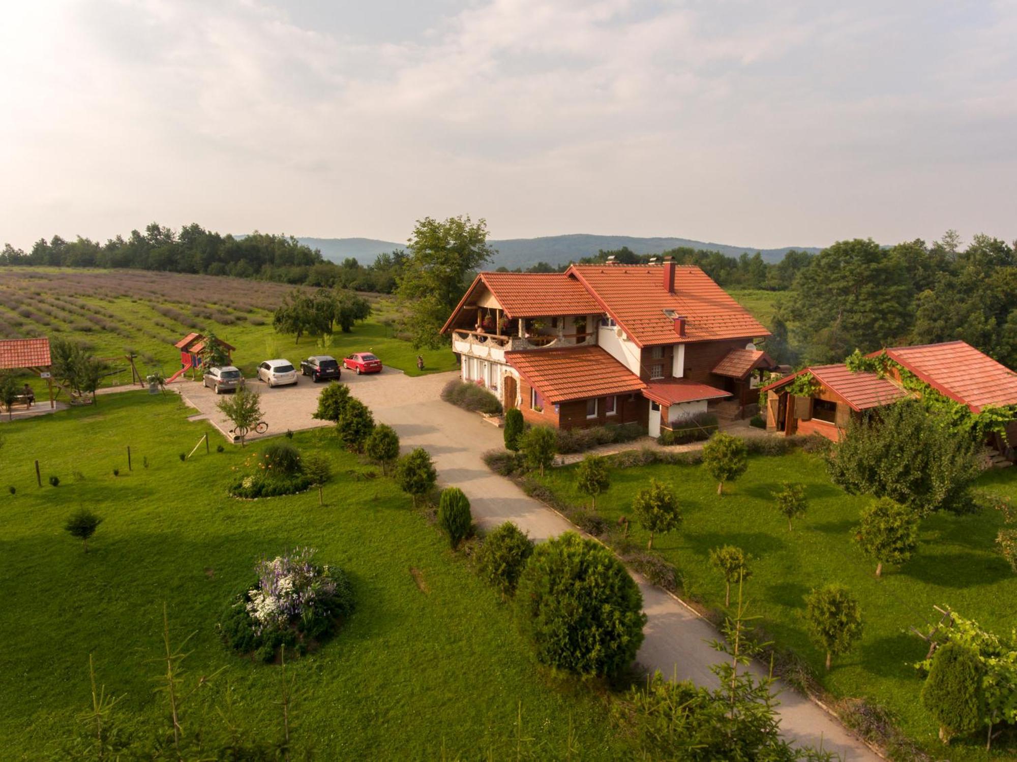 Lavanda Farm Apartmani Rakovica Exterior photo